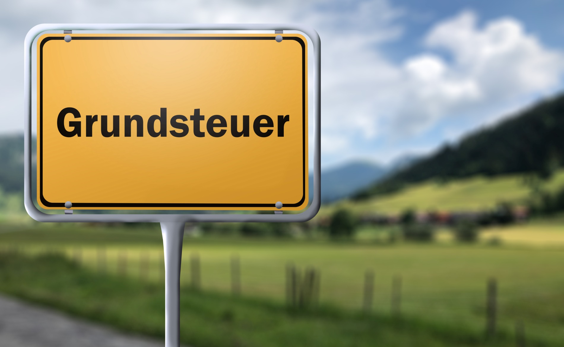 Ortsschild mit der Aufschrift "Grundsteuer"